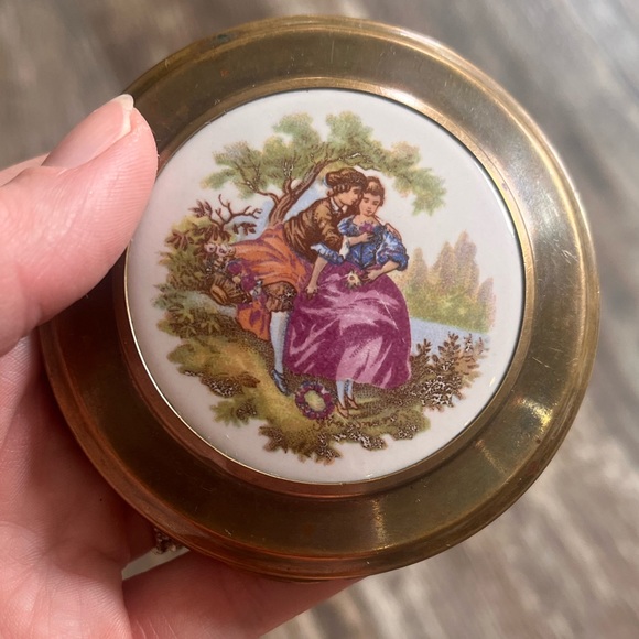 Early 19th century Romantic VTG Brass Victorian Ceramic Painting Compact Mirror - Picture 4 of 12